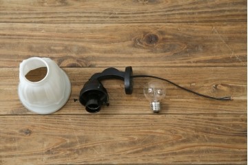 和製アンティーク　優美なエンボス装飾が施されたウォールライト　(R-084050)