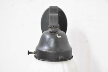 和製アンティーク　優美なエンボス装飾が施されたウォールライト　(R-084050)