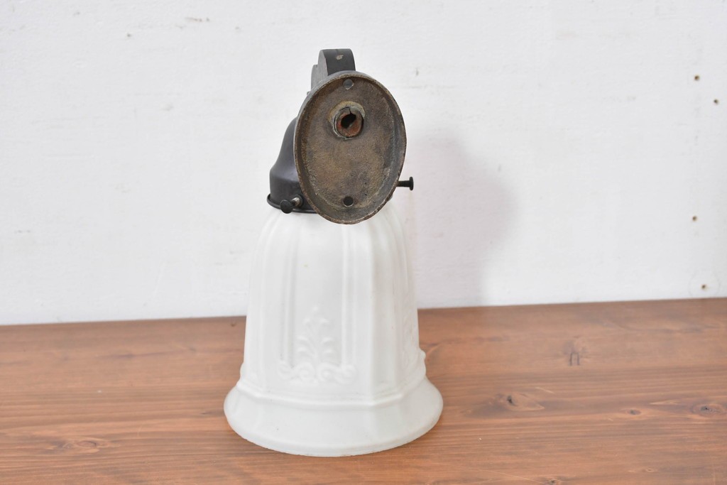 和製アンティーク　優美なエンボス装飾が施されたウォールライト　(R-084050)