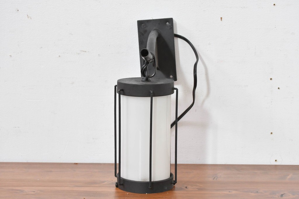 和製アンティーク　アイアンフレームが落ち着いた空間を演出するウォールライト　(R-084051)