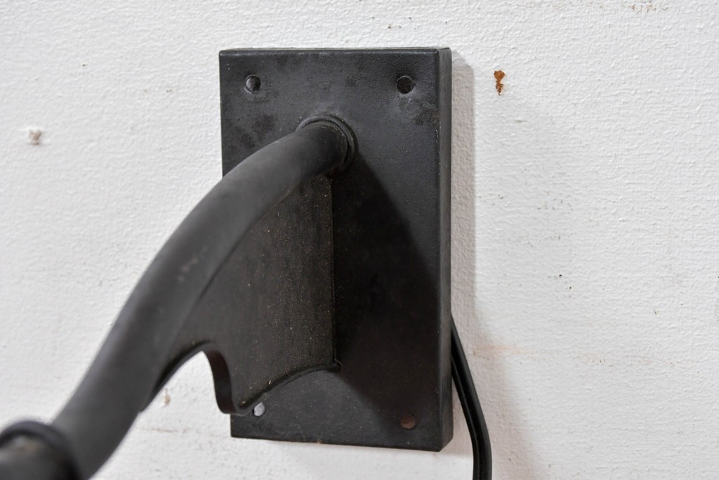 和製アンティーク　アイアンフレームが落ち着いた空間を演出するウォールライト　(R-084051)