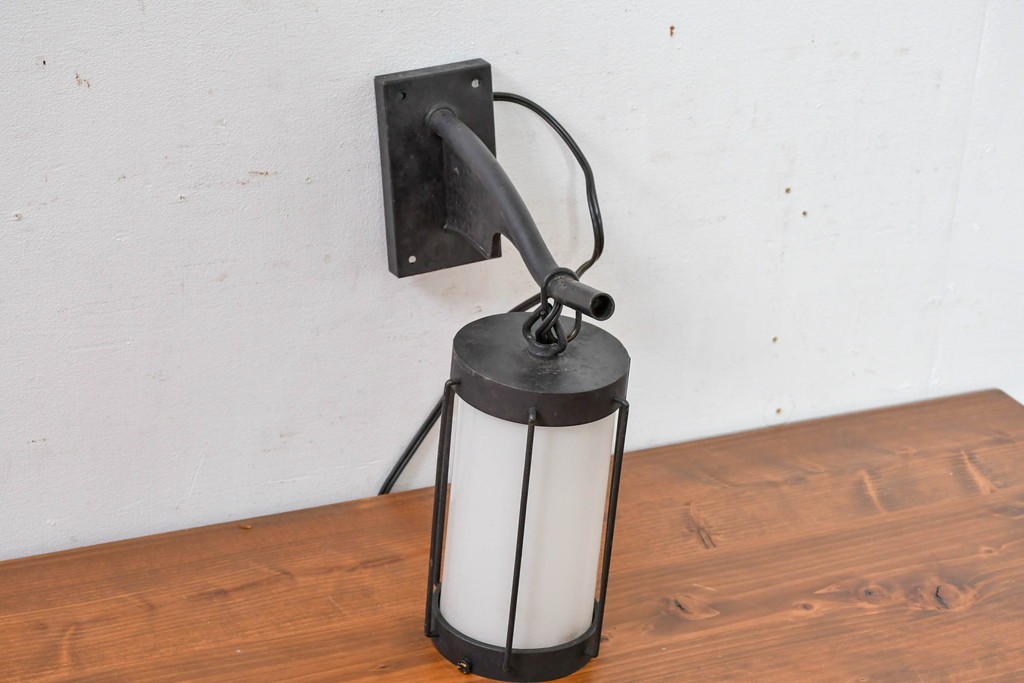 和製アンティーク　アイアンフレームが落ち着いた空間を演出するウォールライト　(R-084051)