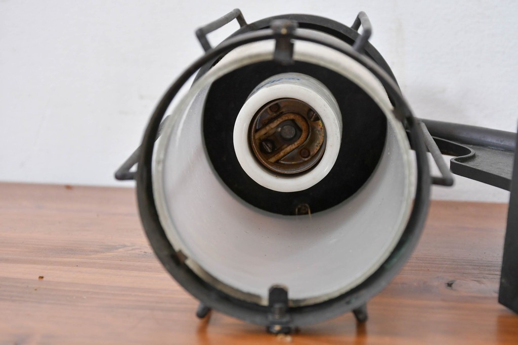 和製アンティーク　アイアンフレームが落ち着いた空間を演出するウォールライト　(R-084051)