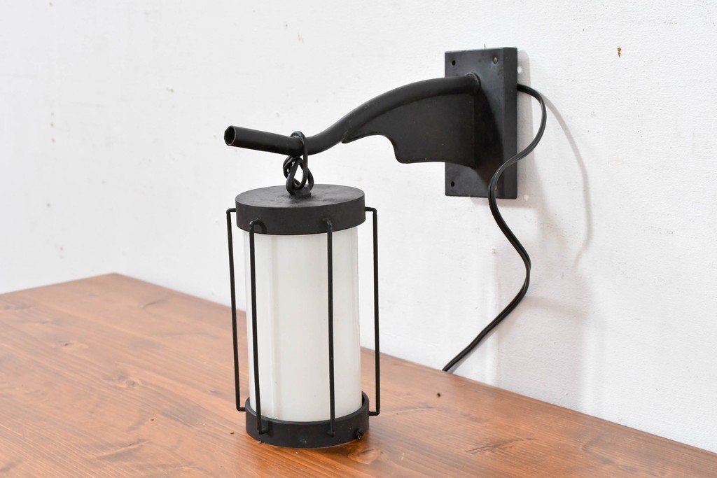 和製アンティーク　アイアンフレームが落ち着いた空間を演出するウォールライト　(R-084051)