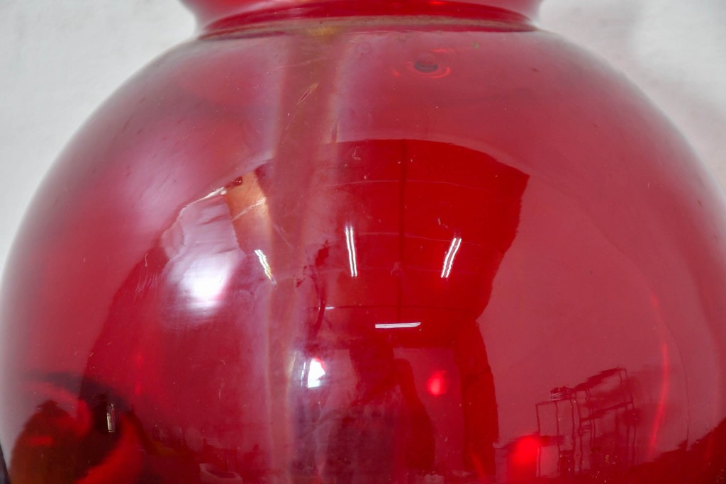 《引っ掛けシーリング式ペンダントライト加工費込み》　和製ヴィンテージ　深みのある赤色ガラスが空間を彩る球体型ペンダントライト　(R-084060)