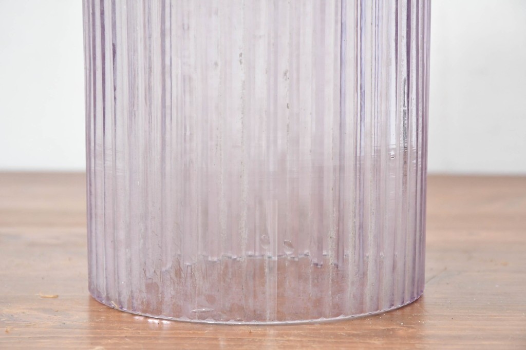 《引っ掛けシーリング式ペンダントライト加工費込み》　ヴィンテージ照明　淡い紫色のリブ模様が魅力的なペンダントライト　(R-084064)