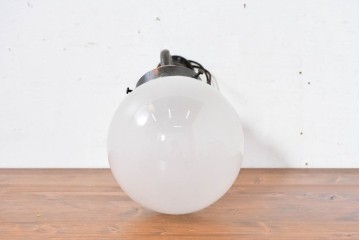 和製ヴィンテージ　乳白色の球形シェードが印象的なウォールライト　(R-084066)