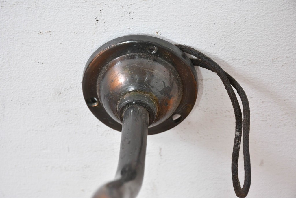 和製ヴィンテージ　乳白色の球形シェードが印象的なウォールライト　(R-084066)