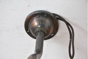 和製ヴィンテージ　乳白色の球形シェードが印象的なウォールライト　(R-084066)