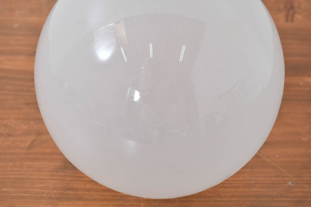 和製ヴィンテージ　乳白色の球形シェードが印象的なウォールライト　(R-084066)