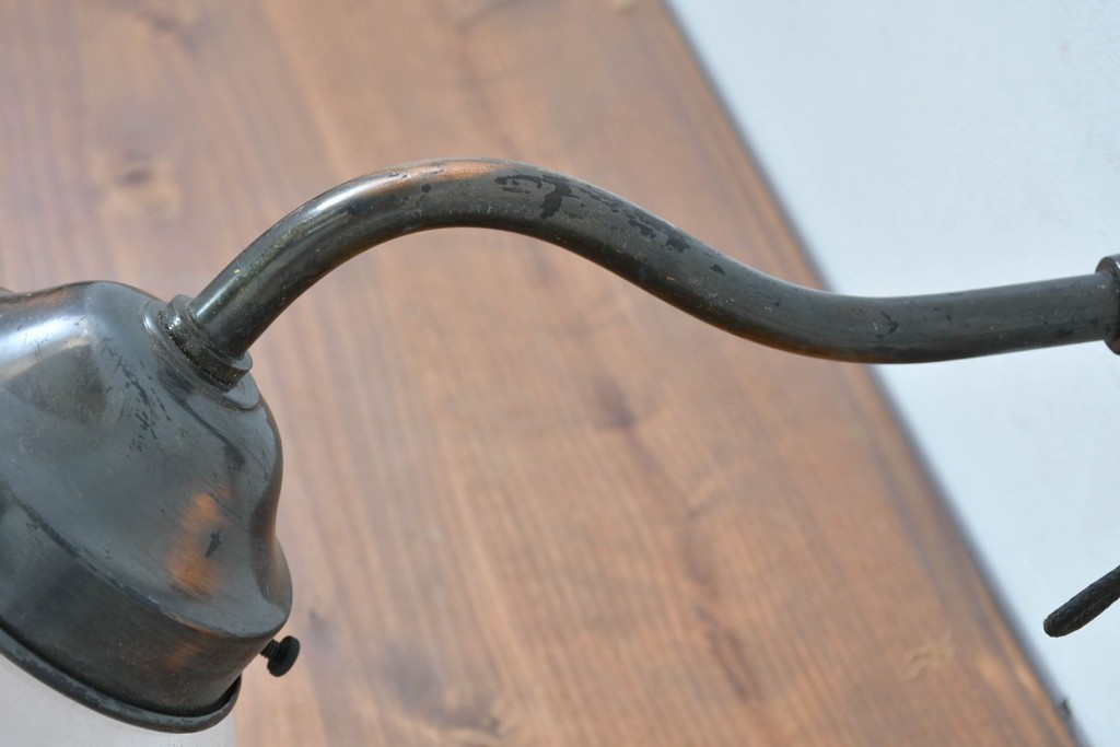 和製ヴィンテージ　乳白色の球形シェードが印象的なウォールライト　(R-084066)