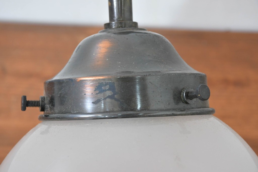 和製ヴィンテージ　乳白色の球形シェードが印象的なウォールライト　(R-084066)