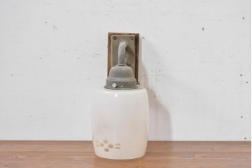和製ヴィンテージ　柔らかな乳白ガラスが趣あるブラケットライト　(R-084069)