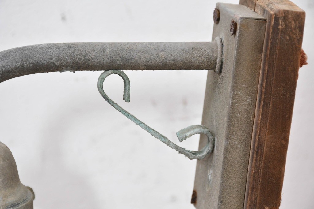 和製ヴィンテージ　柔らかな乳白ガラスが趣あるブラケットライト　(R-084069)