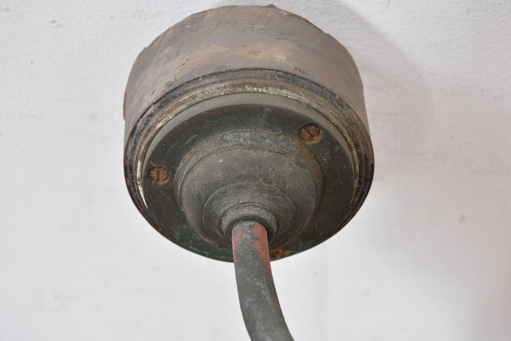 和製アンティーク　雫形の乳白ガラスシェードが味わい深いブラケットライト　(R-084070)