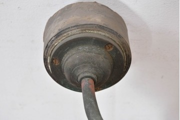 和製アンティーク　雫形の乳白ガラスシェードが味わい深いブラケットライト　(R-084070)