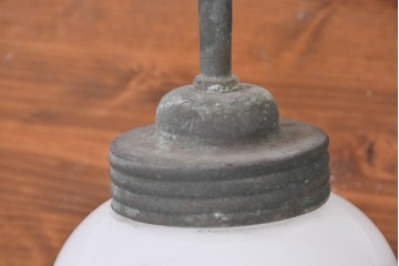 和製アンティーク　雫形の乳白ガラスシェードが味わい深いブラケットライト　(R-084070)