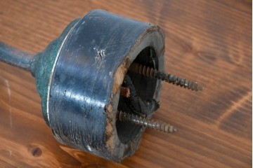 和製アンティーク　雫形の乳白ガラスシェードが味わい深いブラケットライト　(R-084070)