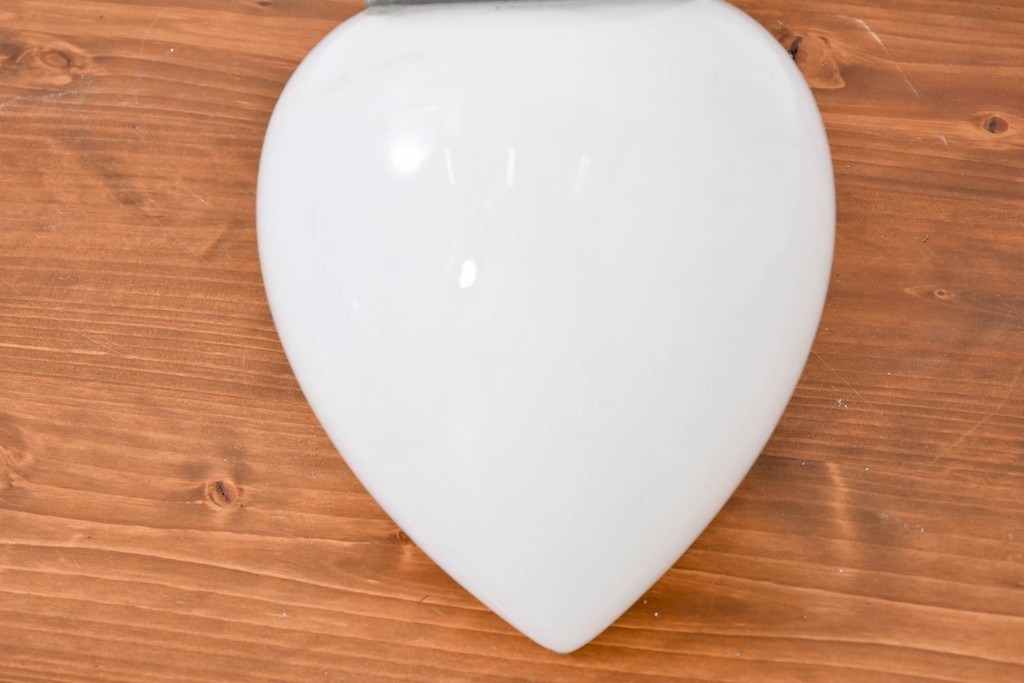 和製アンティーク　雫形の乳白ガラスシェードが味わい深いブラケットライト　(R-084070)