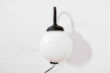 和製アンティーク　昭和初期　曲線アームに丸型シェードが映えるウォールライト　(R-084075)