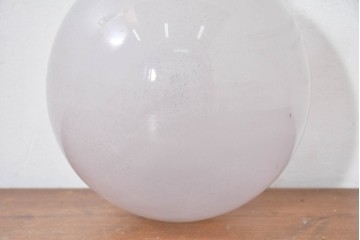 《引っ掛けシーリング式ペンダントライト加工費込み》　和製ヴィンテージ　球体型　丸いフォルムが可愛らしいペンダントライト　(R-084078)