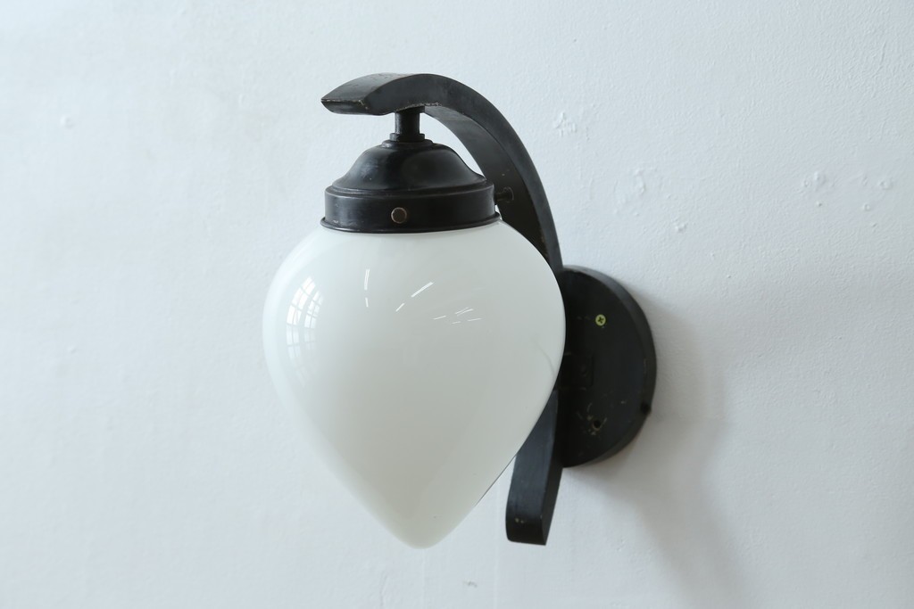 和製アンティーク　味わいある金属アームと雫形シェードのウォールライト　(R-084080)