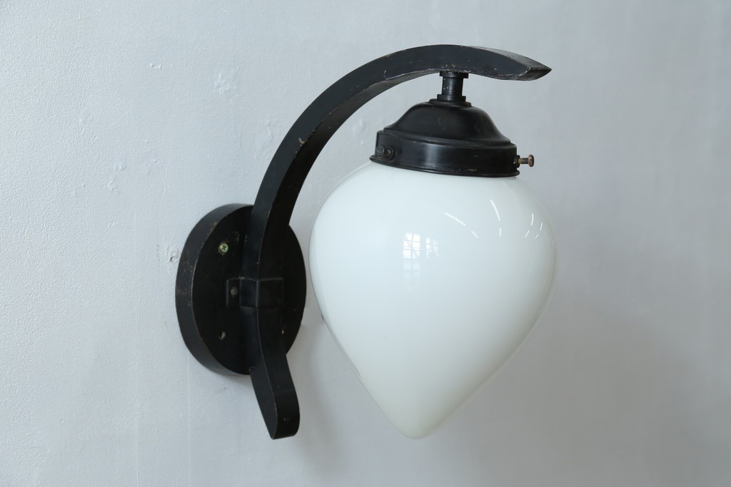 和製アンティーク　味わいある金属アームと雫形シェードのウォールライト　(R-084080)