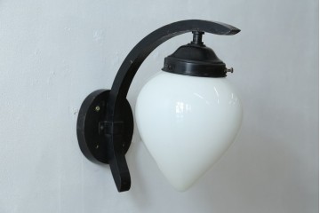 和製アンティーク　味わいある金属アームと雫形シェードのウォールライト　(R-084080)