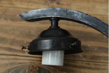 和製アンティーク　味わいある金属アームと雫形シェードのウォールライト　(R-084080)