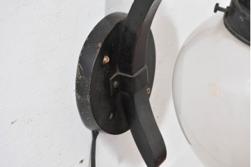 和製アンティーク　味わいある金属アームと雫形シェードのウォールライト　(R-084080)