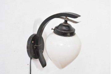 和製アンティーク　味わいある金属アームと雫形シェードのウォールライト　(R-084080)