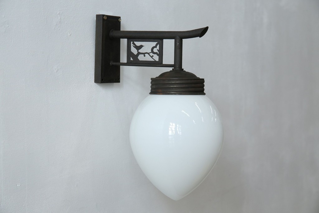 和製アンティーク　鳥の透かし飾りが趣を添えるウォールランプ　(R-084082)