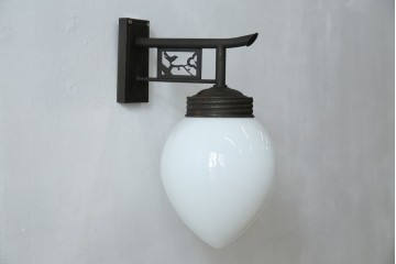 和製アンティーク　鳥の透かし飾りが趣を添えるウォールランプ　(R-084082)