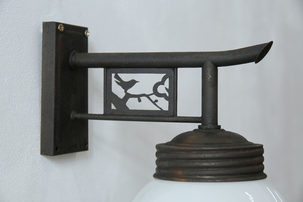 和製アンティーク　鳥の透かし飾りが趣を添えるウォールランプ　(R-084082)