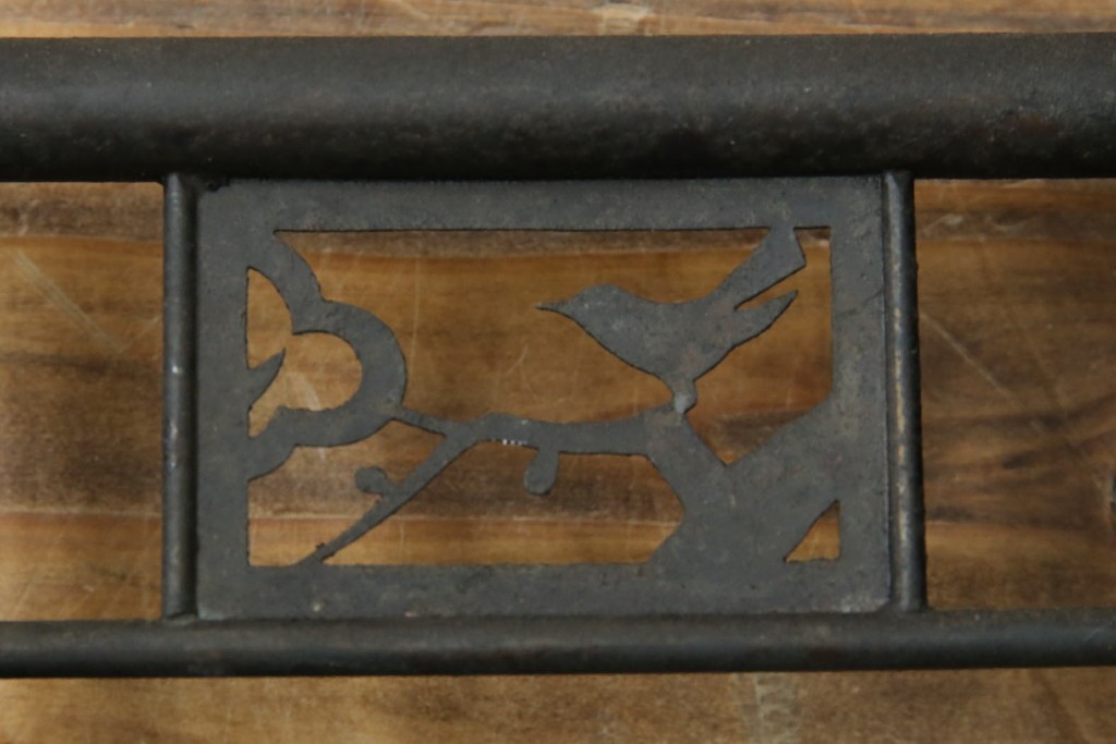 和製アンティーク　鳥の透かし飾りが趣を添えるウォールランプ　(R-084082)