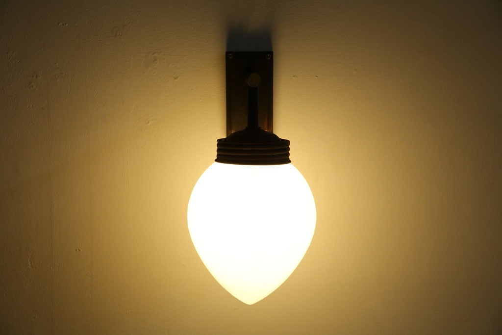 和製アンティーク　鳥の透かし飾りが趣を添えるウォールランプ　(R-084082)