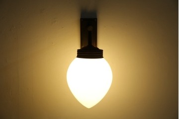 和製アンティーク　鳥の透かし飾りが趣を添えるウォールランプ　(R-084082)