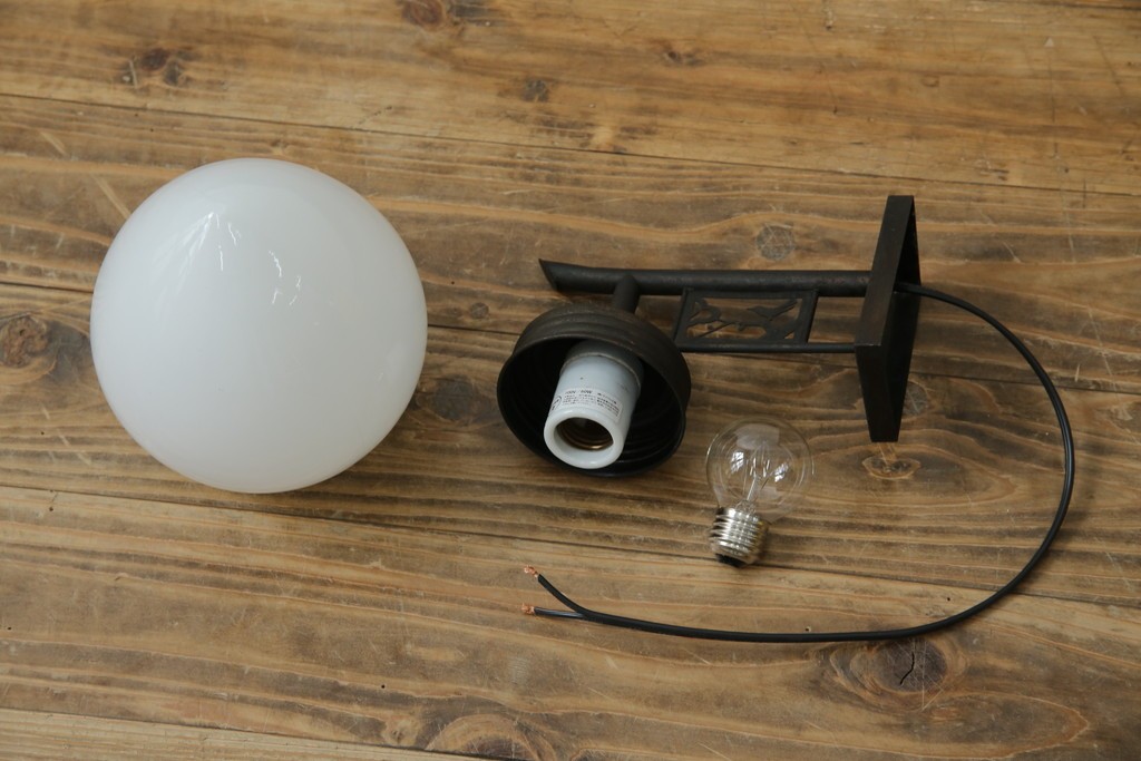 和製アンティーク　鳥の透かし飾りが趣を添えるウォールランプ　(R-084082)