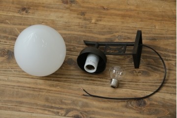 和製アンティーク　鳥の透かし飾りが趣を添えるウォールランプ　(R-084082)