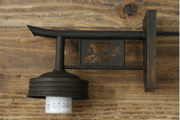 和製アンティーク　鳥の透かし飾りが趣を添えるウォールランプ　(R-084082)