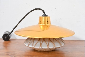 和製ヴィンテージ　金色の笠と格子状の意匠が映えるペンダントライト　(R-084083)