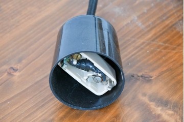 和製ヴィンテージ　金色の笠と格子状の意匠が映えるペンダントライト　(R-084083)