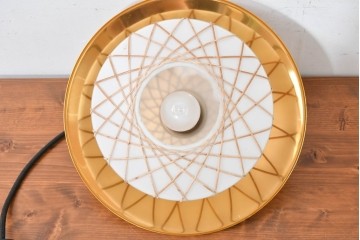 和製ヴィンテージ　金色の笠と格子状の意匠が映えるペンダントライト　(R-084083)