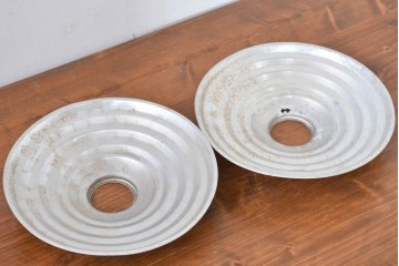 《引っ掛けシーリング式ペンダントライト加工費込み》　和製アンティーク　アルミの段レリーフの造形が美しいペンダントライト2個セット　(R-084086)