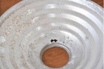 《引っ掛けシーリング式ペンダントライト加工費込み》　和製アンティーク　アルミの段レリーフの造形が美しいペンダントライト2個セット　(R-084086)