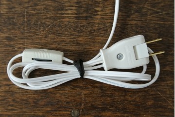 和製ヴィンテージ　木製ベースとふっくらとした丸みシェードが懐かしいレトロテーブルライト　(R-084088)
