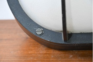 中古　希少な廃番品　ヤマギワ(yamagiwa)　BEGA(ベガ/ドイツ)　楕円ガラスに格子フレームデザインのウォールランプ　(R-084091)