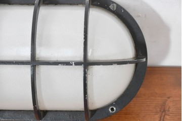 中古　希少な廃番品　ヤマギワ(yamagiwa)　BEGA(ベガ/ドイツ)　楕円ガラスに格子フレームデザインのウォールランプ　(R-084091)