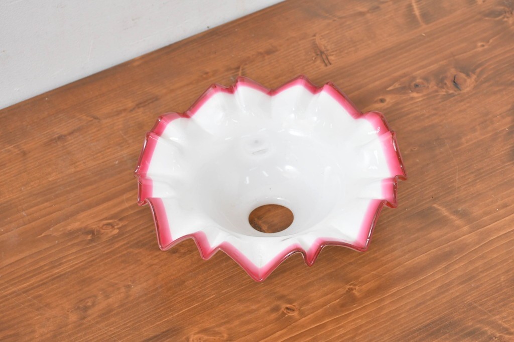 《引っ掛けシーリング式ペンダントライト加工費込み》　和製アンティーク　大正～昭和初期　当時物　赤縁の波打つようなフリル形状がかわいらしいペンダントライト　(R-084093)