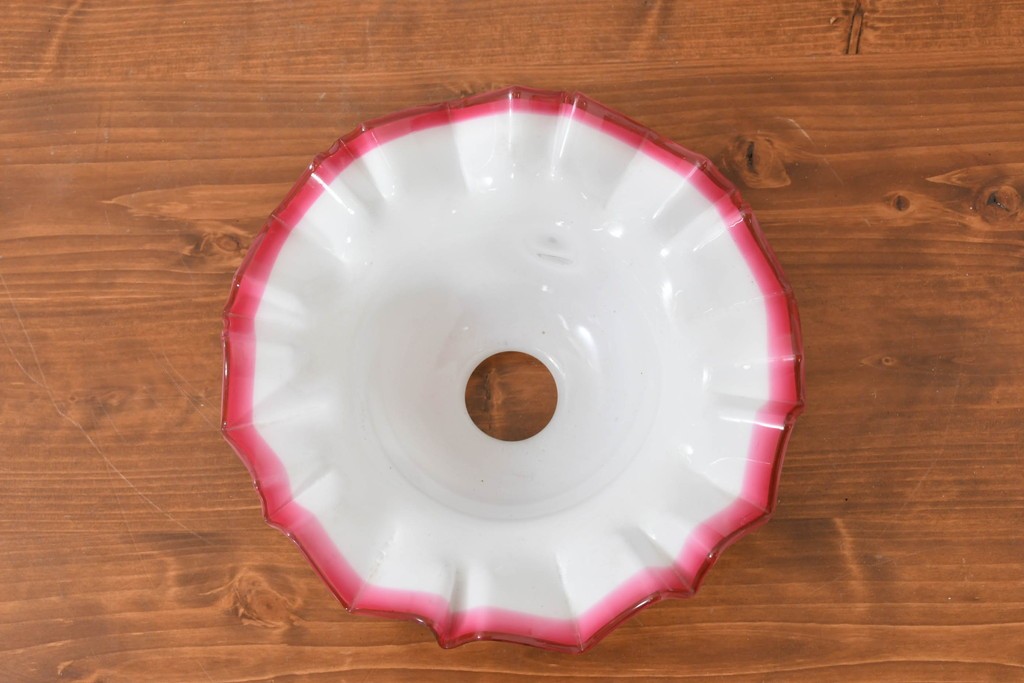 《引っ掛けシーリング式ペンダントライト加工費込み》　和製アンティーク　大正～昭和初期　当時物　赤縁の波打つようなフリル形状がかわいらしいペンダントライト　(R-084093)